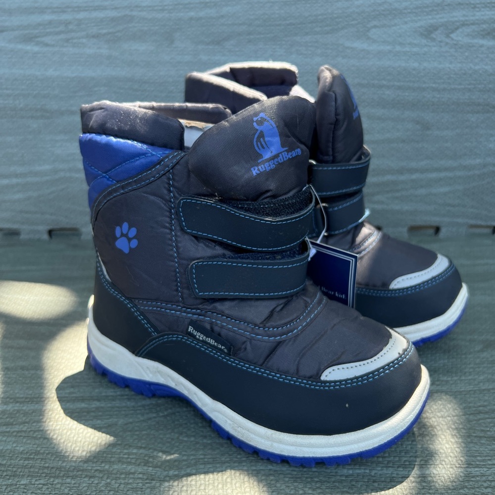 Kids snow boots size 1